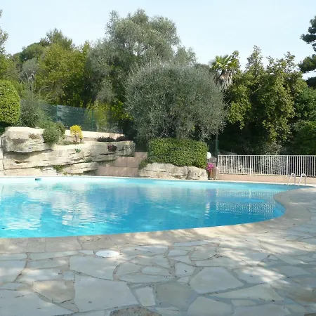 Chateau Miramar Apartment *